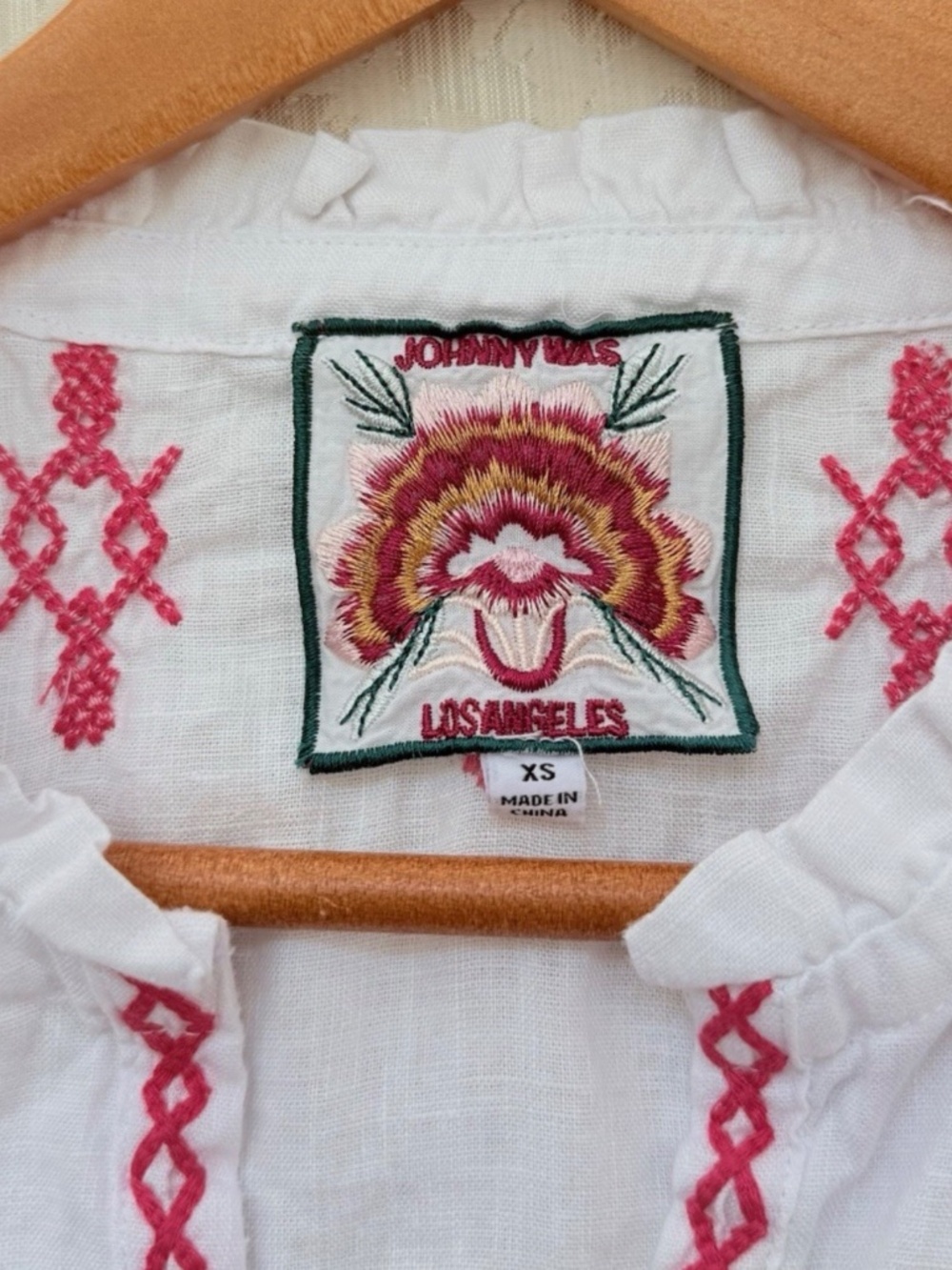 Johnny Was XS White Linen Tank with Red Embroidery Sleeveless Top V Neck Pretty! - Picture 4 of 8